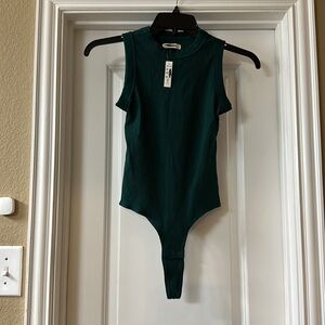 Madewell Crewneck Thong Bodysuit‎ in
Sleekhold Size X-Small